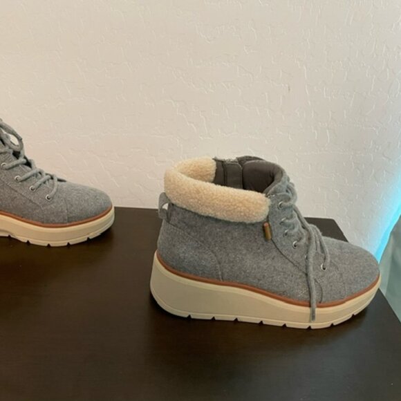 The Dr. Scholl's Women's Nice Day Max Alpine Ankle Boots in Gray, Size 8.5M - Picture 1 of 8